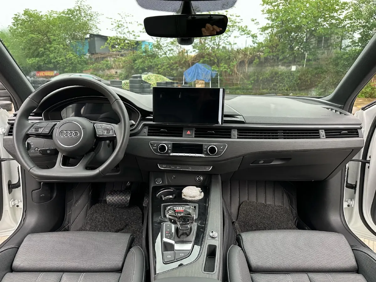 2023 Audi A4L 2.0T 190HP L4 7DCT,autocango,china used car exporter,china ev exporter,chinese used car exporter,chinese used ev exporter