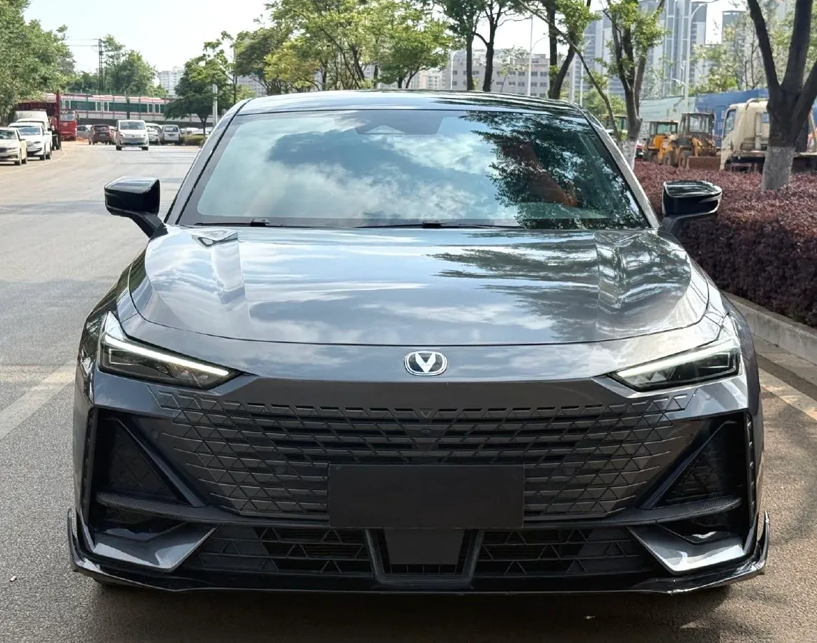 2023 ChangAn UNI-V 1.5T 188HP L4 7DCT,autocango,china used car exporter,china ev exporter,chinese used car exporter,chinese used ev exporter