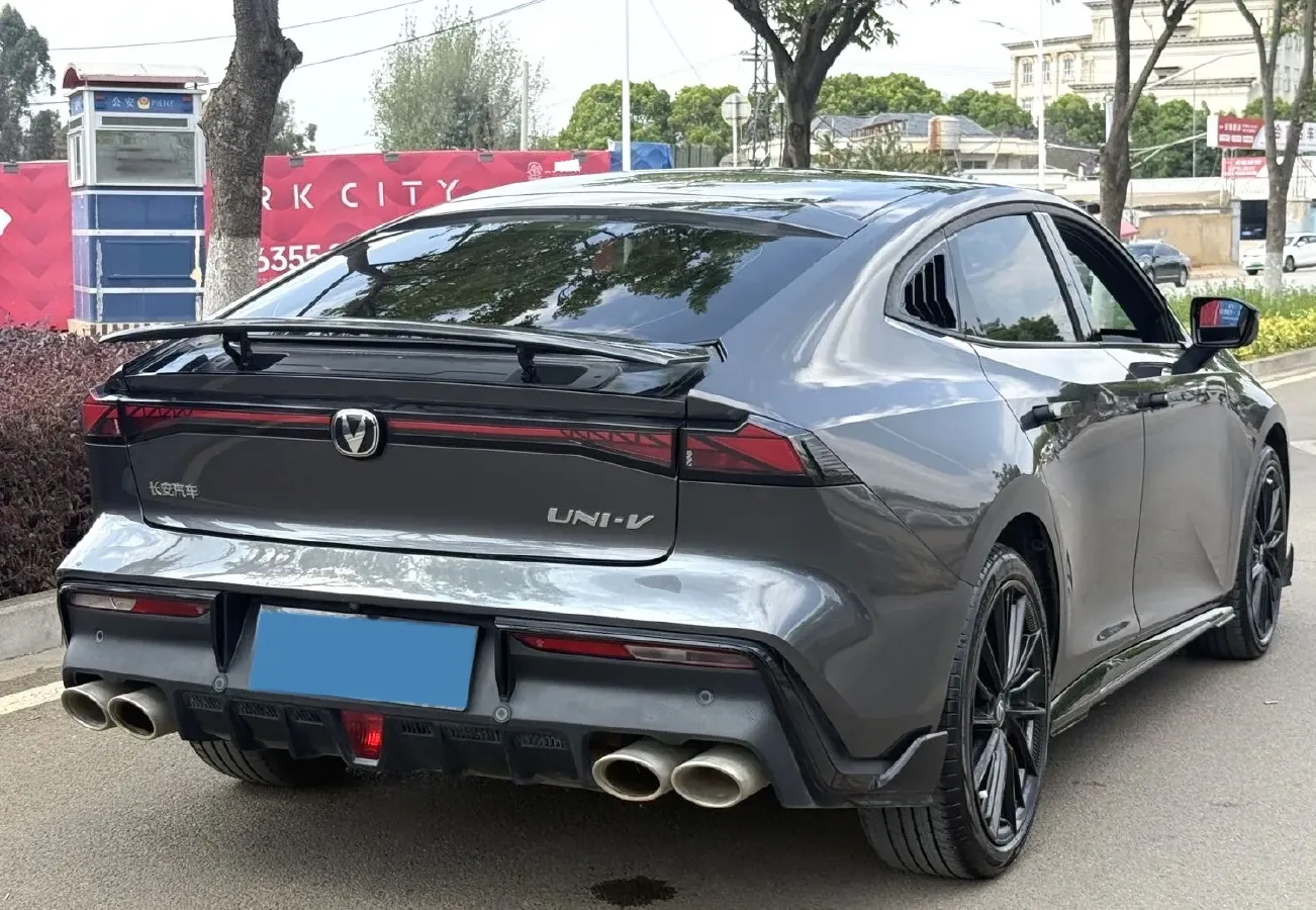 2023 ChangAn UNI-V 1.5T 188HP L4 7DCT,autocango,china used car exporter,china ev exporter,chinese used car exporter,chinese used ev exporter