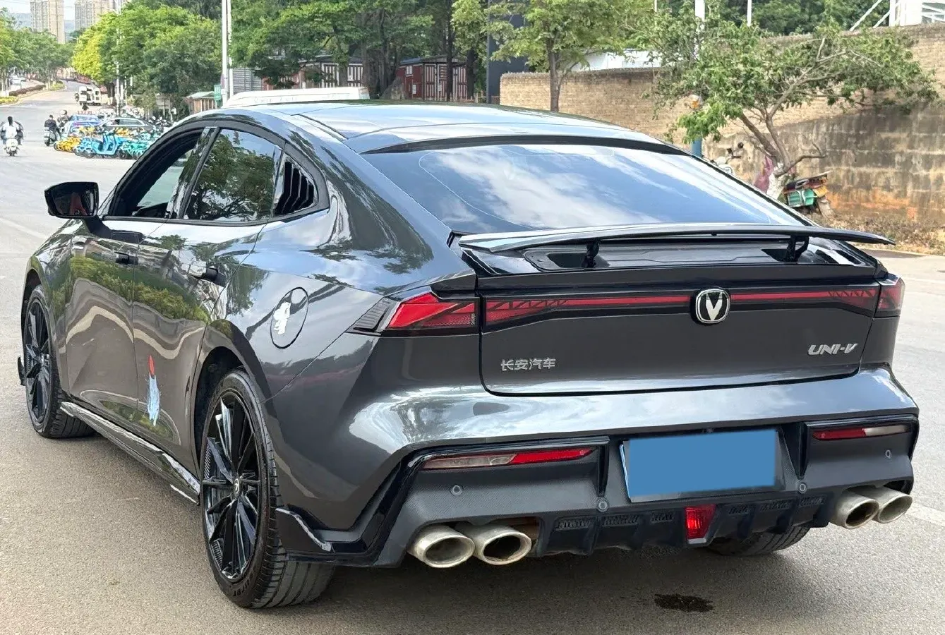 2023 ChangAn UNI-V 1.5T 188HP L4 7DCT,autocango,china used car exporter,china ev exporter,chinese used car exporter,chinese used ev exporter