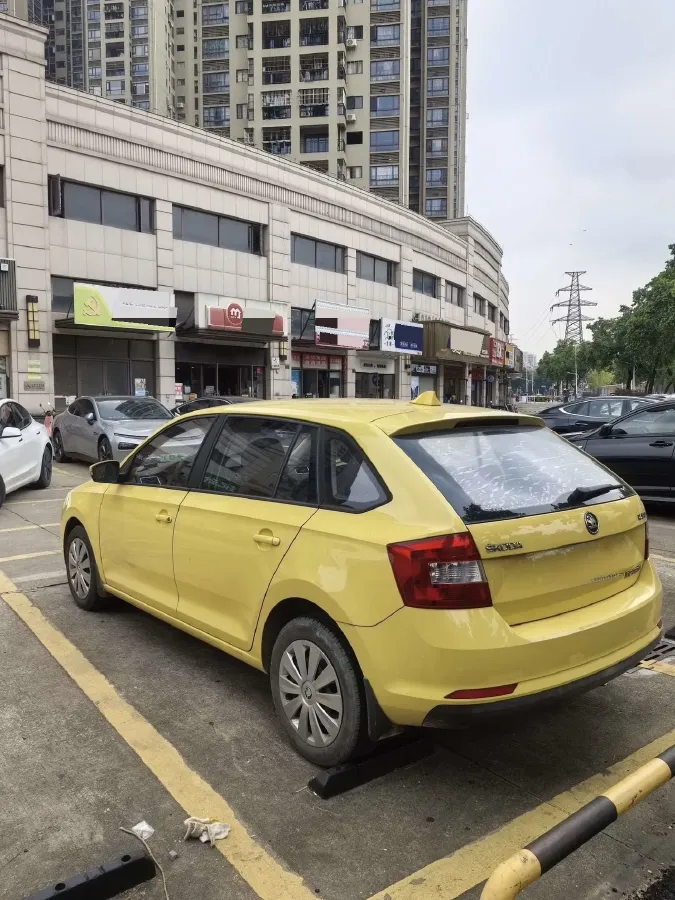 2018 Skoda Rapid Spaceback 1.4L 90HP L4 5MT,autocango,china used car exporter,china ev exporter,chinese used car exporter,chinese used ev exporter