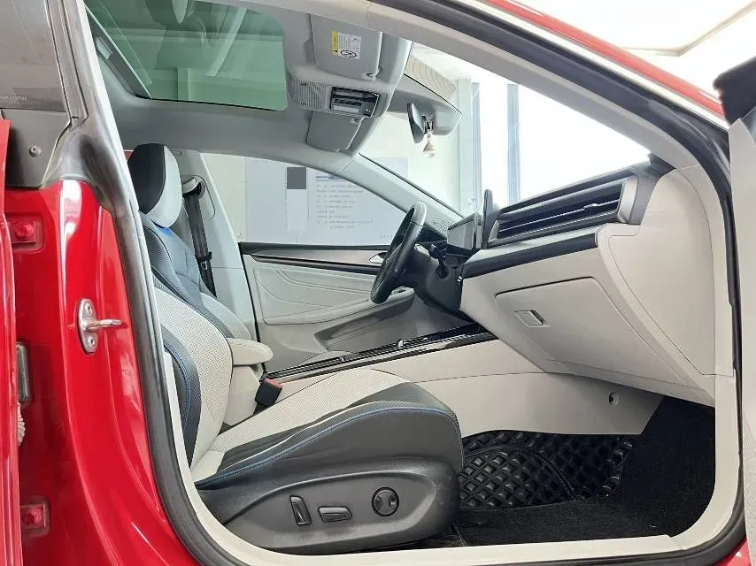 2022 Skoda Superb 2.0T 186HP L4 7DCT,autocango,china used car exporter,china ev exporter,chinese used car exporter,chinese used ev exporter