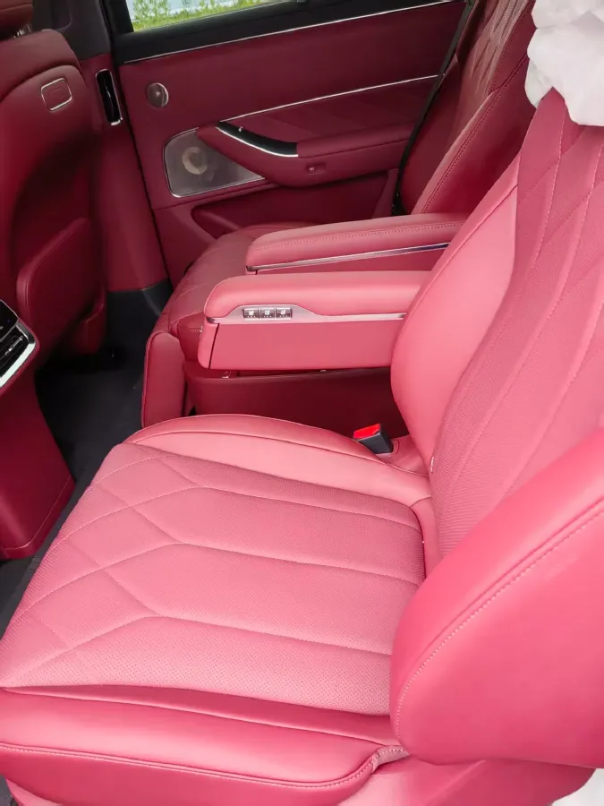 2025 AITO AITO M8 REEV 160HP REEV 53.4KWH,autocango,china used car exporter,china ev exporter,chinese used car exporter,chinese used ev exporter