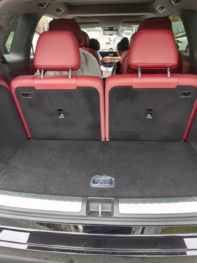 2025 AITO AITO M8 REEV 160HP REEV 53.4KWH,autocango,china used car exporter,china ev exporter,chinese used car exporter,chinese used ev exporter