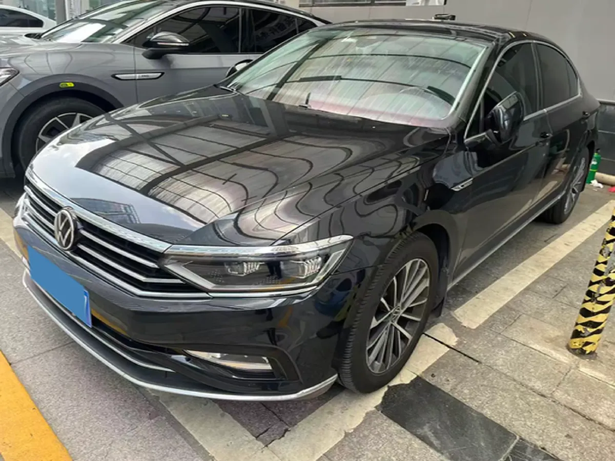 2020 Volkswagen Magotan 2.0T 220HP L4 7DCT,autocango,china used car exporter,china ev exporter,chinese used car exporter,chinese used ev exporter