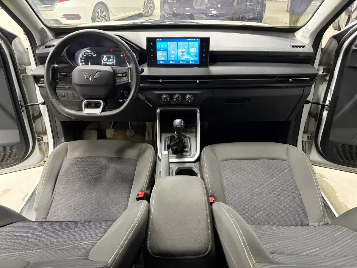 2022 WuLing XingChi 1.5L 99HP L4 6MT,autocango,china used car exporter,china ev exporter,chinese used car exporter,chinese used ev exporter