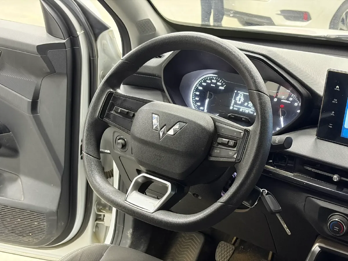 2022 WuLing XingChi 1.5L 99HP L4 6MT,autocango,china used car exporter,china ev exporter,chinese used car exporter,chinese used ev exporter