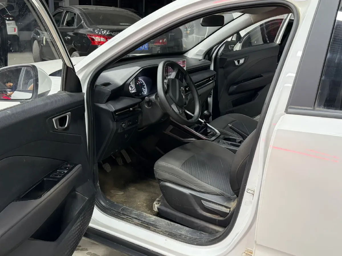 2022 WuLing XingChi 1.5L 99HP L4 6MT,autocango,china used car exporter,china ev exporter,chinese used car exporter,chinese used ev exporter