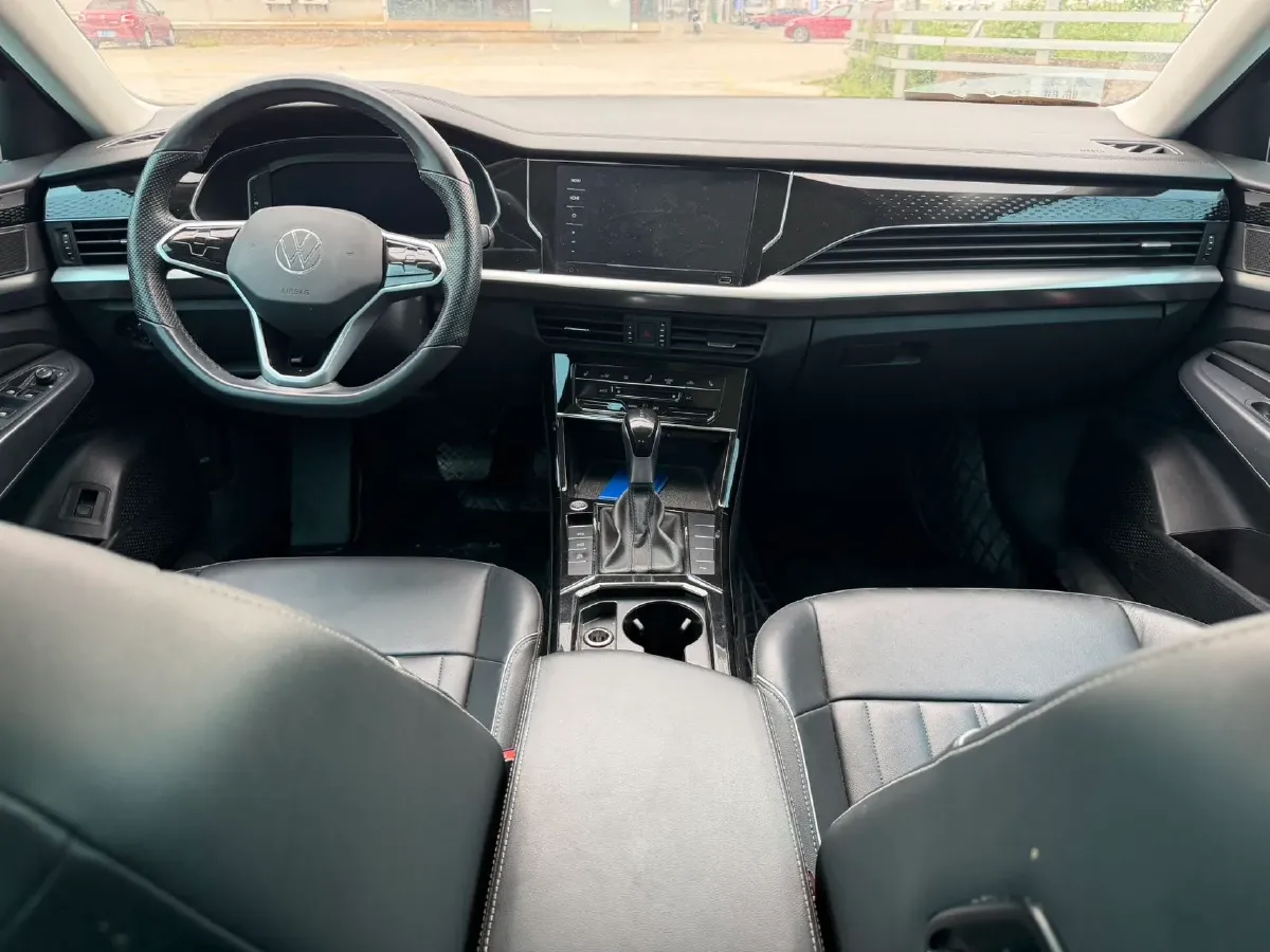 2023 Volkswagen Passat 2.0T 186HP L4 7DCT,autocango,china used car exporter,china ev exporter,chinese used car exporter,chinese used ev exporter