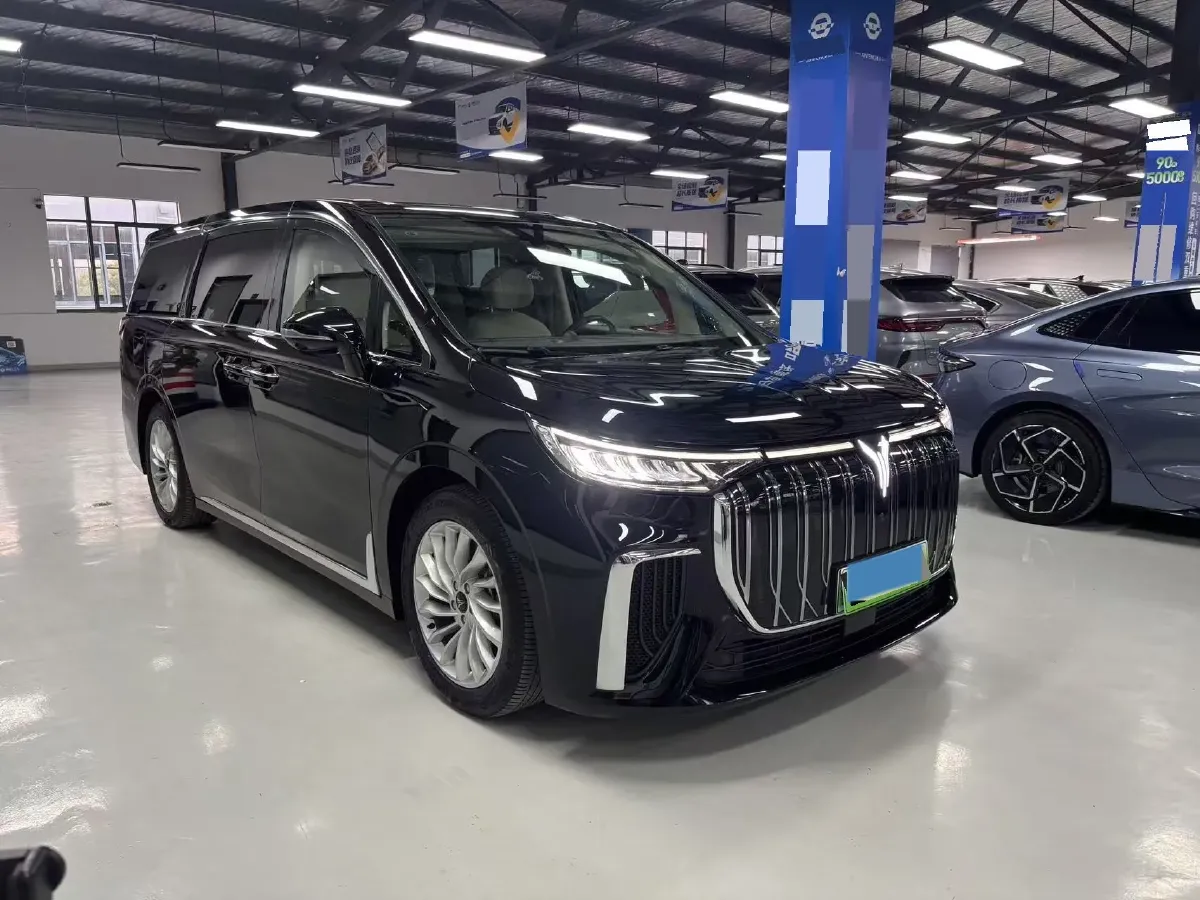2024 Voyah Dream 1.5T 150HP L4 PHEV 43KWH,autocango,china used car exporter,china ev exporter,chinese used car exporter,chinese used ev exporter