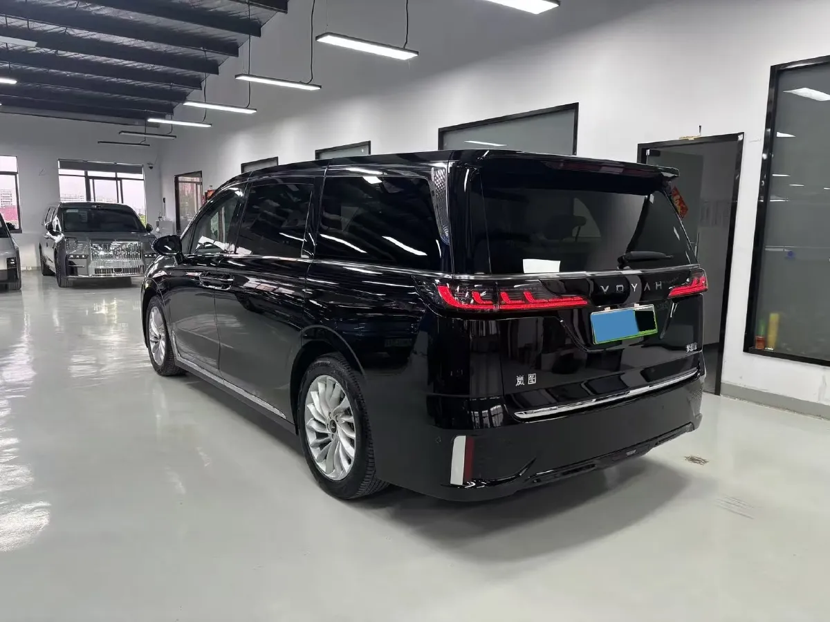 2024 Voyah Dream 1.5T 150HP L4 PHEV 43KWH,autocango,china used car exporter,china ev exporter,chinese used car exporter,chinese used ev exporter