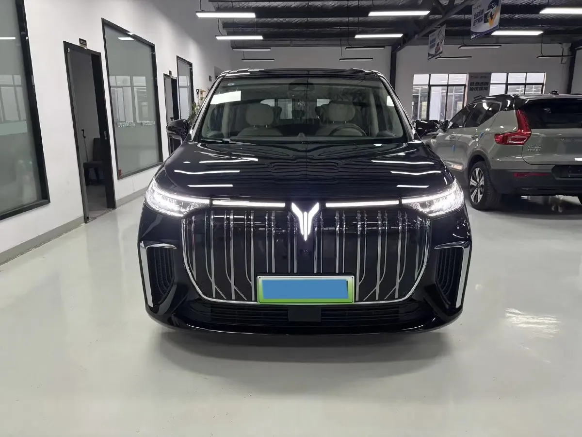 2024 Voyah Dream 1.5T 150HP L4 PHEV 43KWH,autocango,china used car exporter,china ev exporter,chinese used car exporter,chinese used ev exporter