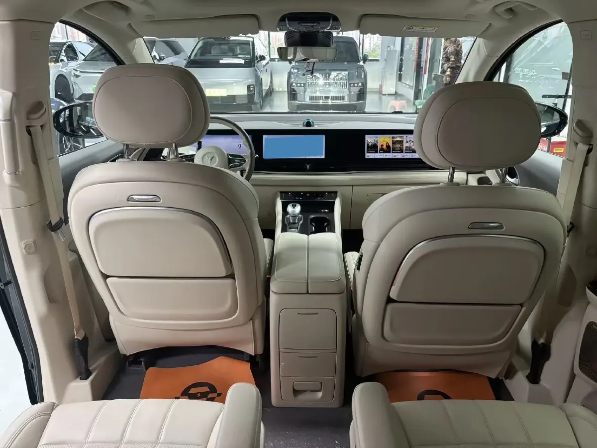 2024 Voyah Dream 1.5T 150HP L4 PHEV 43KWH,autocango,china used car exporter,china ev exporter,chinese used car exporter,chinese used ev exporter