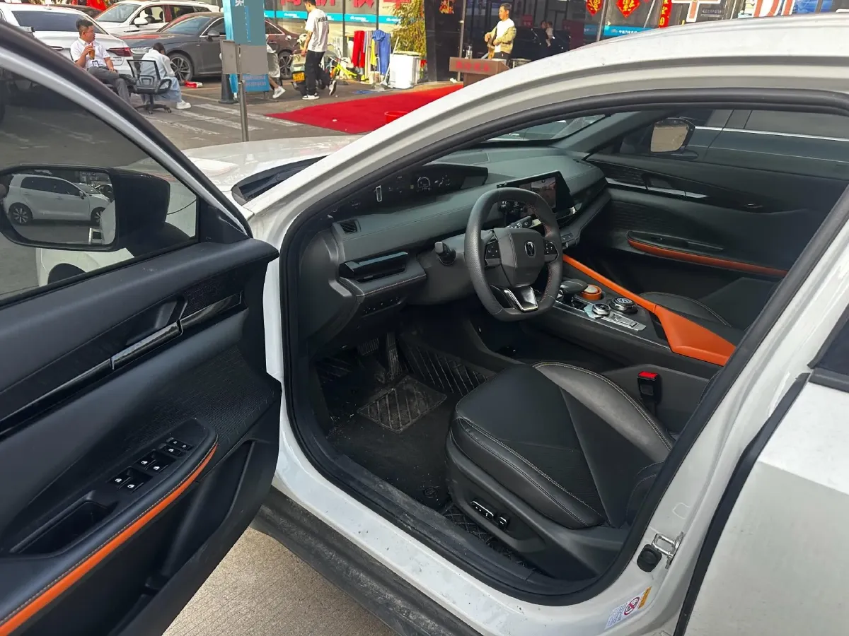 2023 ChangAn UNI-V iDD 1.5T 170HP L4 6TCT PHEV 18.4KWH,autocango,china used car exporter,china ev exporter,chinese used car exporter,chinese used ev exporter