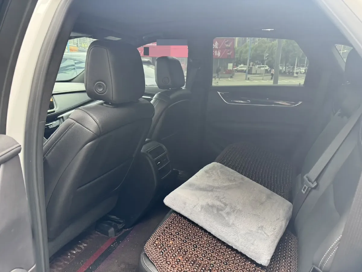 2022 Cadillac XT5 2.0T 237HP L4 9AT,autocango,china used car exporter,china ev exporter,chinese used car exporter,chinese used ev exporter