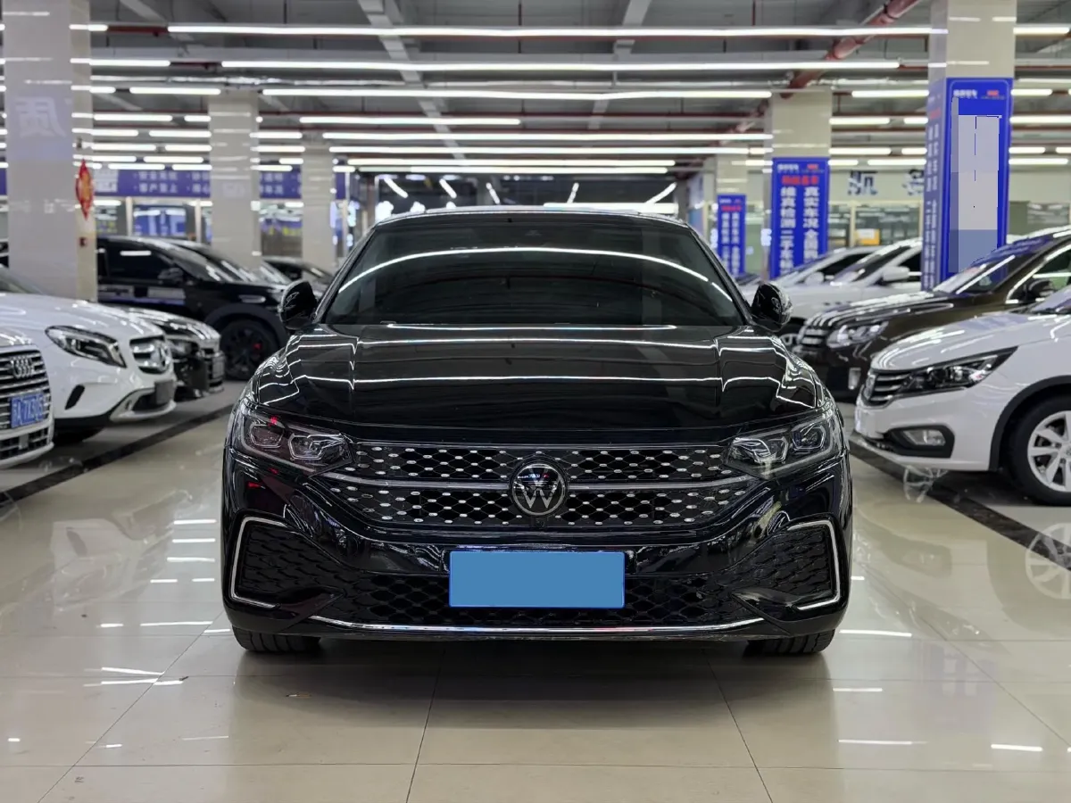 2025 Volkswagen Passat 2.0T 220HP L4 7DCT,autocango,china used car exporter,china ev exporter,chinese used car exporter,chinese used ev exporter