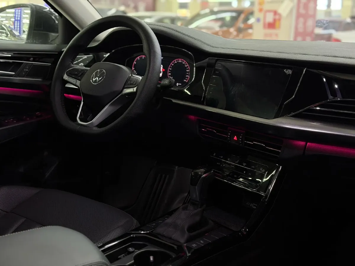 2025 Volkswagen Passat 2.0T 220HP L4 7DCT,autocango,china used car exporter,china ev exporter,chinese used car exporter,chinese used ev exporter