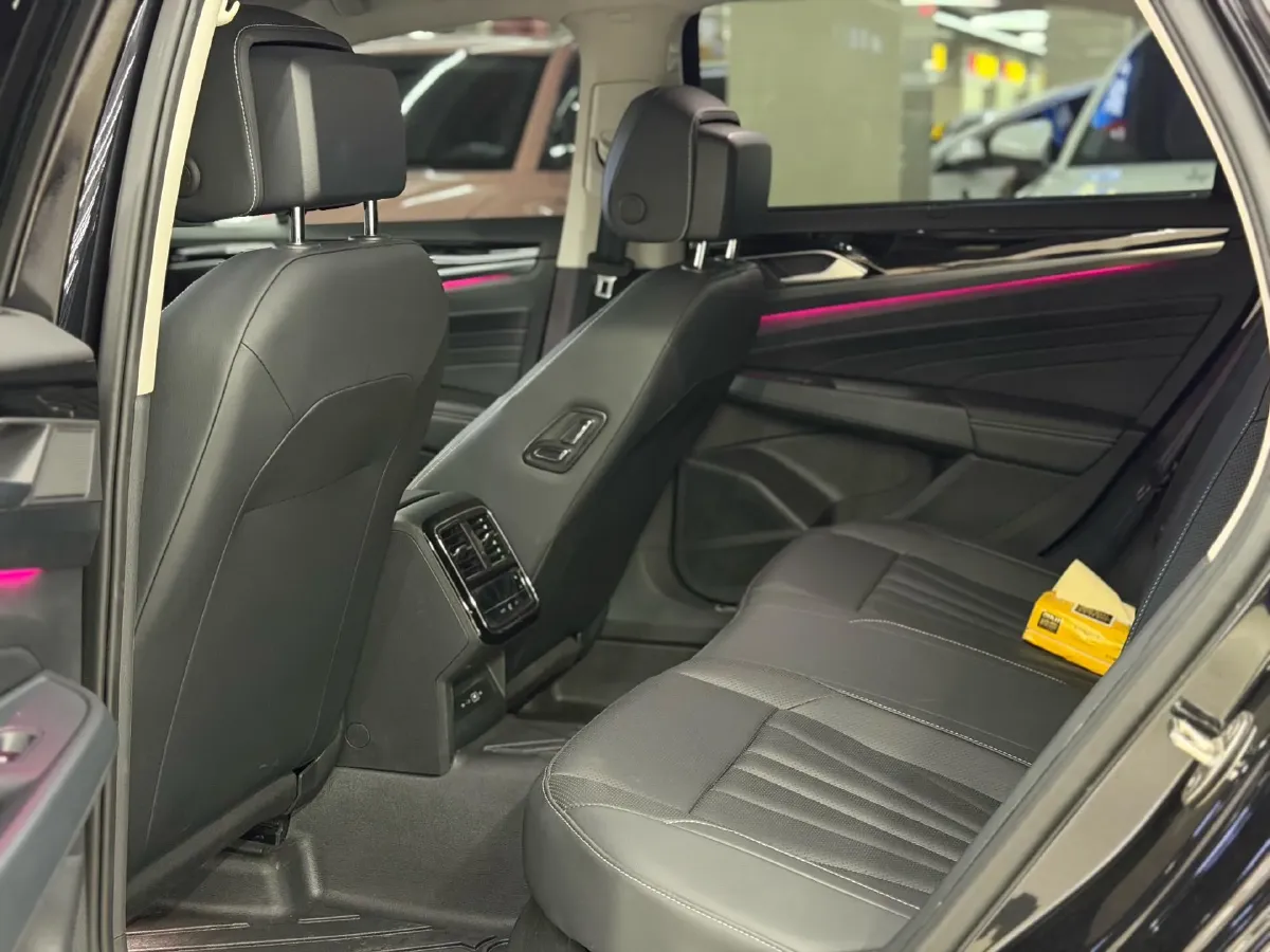 2025 Volkswagen Passat 2.0T 220HP L4 7DCT,autocango,china used car exporter,china ev exporter,chinese used car exporter,chinese used ev exporter