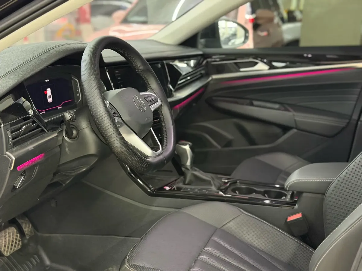 2025 Volkswagen Passat 2.0T 220HP L4 7DCT,autocango,china used car exporter,china ev exporter,chinese used car exporter,chinese used ev exporter