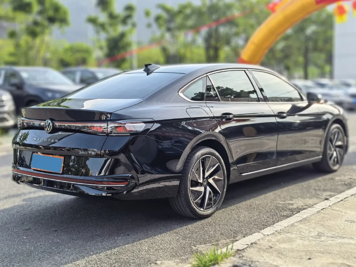 2024 Volkswagen Magotan 2.0T 220HP L4 7DCT,autocango,china used car exporter,china ev exporter,chinese used car exporter,chinese used ev exporter