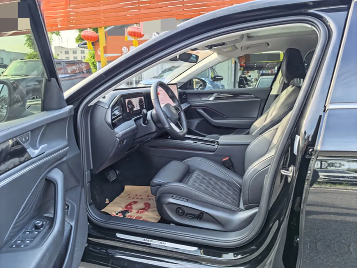 2024 Volkswagen Magotan 2.0T 220HP L4 7DCT,autocango,china used car exporter,china ev exporter,chinese used car exporter,chinese used ev exporter
