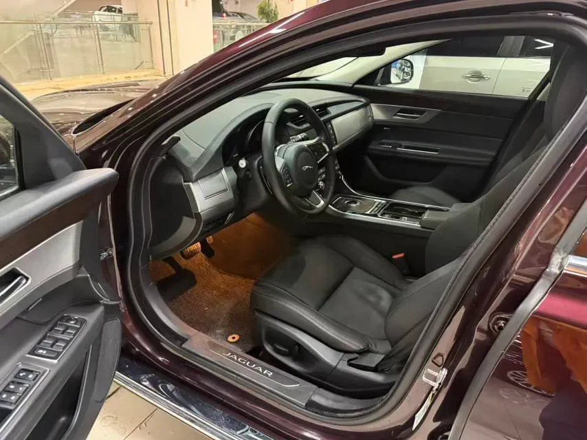 2018 Jaguar XFL 2.0T 200HP L4 8AT,autocango,china used car exporter,china ev exporter,chinese used car exporter,chinese used ev exporter