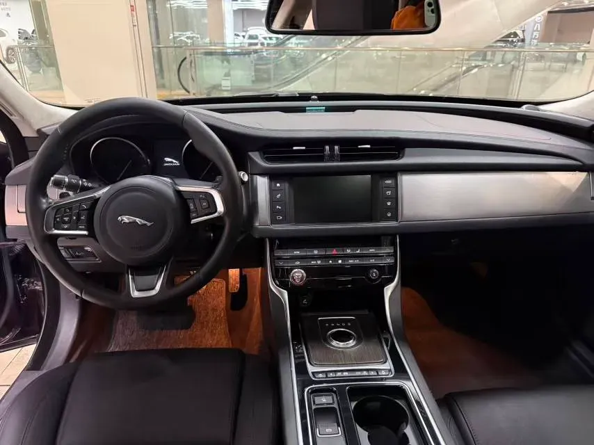 2018 Jaguar XFL 2.0T 200HP L4 8AT,autocango,china used car exporter,china ev exporter,chinese used car exporter,chinese used ev exporter