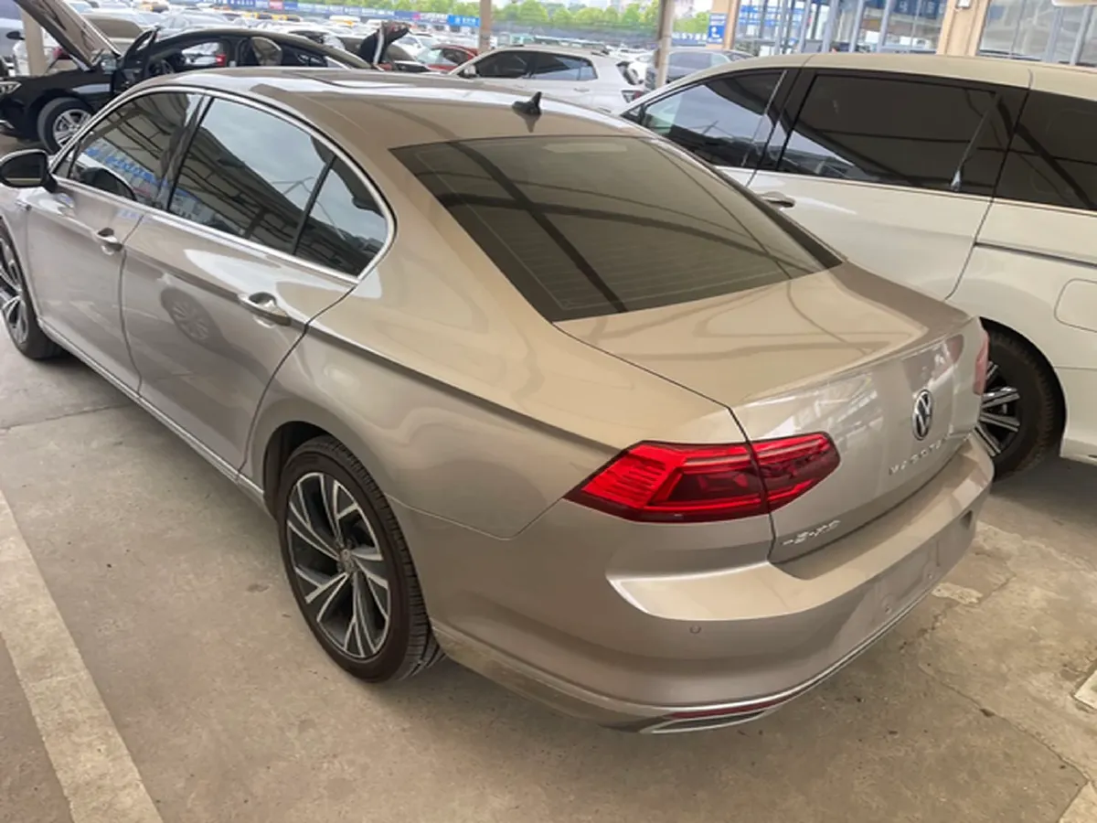 2021 Volkswagen Magotan 2.0T 186HP L4 7DCT,autocango,china used car exporter,china ev exporter,chinese used car exporter,chinese used ev exporter