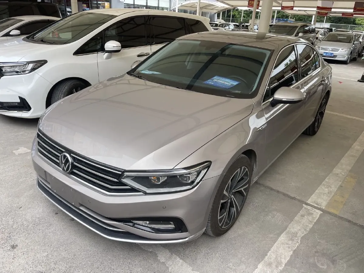 2021 Volkswagen Magotan 2.0T 186HP L4 7DCT,autocango,china used car exporter,china ev exporter,chinese used car exporter,chinese used ev exporter