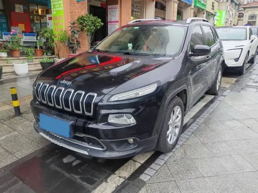 2017 Jeep Cherokee 2.4L 175HP L4 9AT,autocango,china used car exporter,china ev exporter,chinese used car exporter,chinese used ev exporter