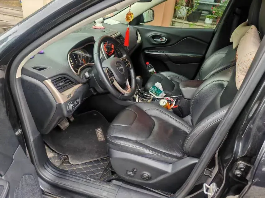 2017 Jeep Cherokee 2.4L 175HP L4 9AT,autocango,china used car exporter,china ev exporter,chinese used car exporter,chinese used ev exporter