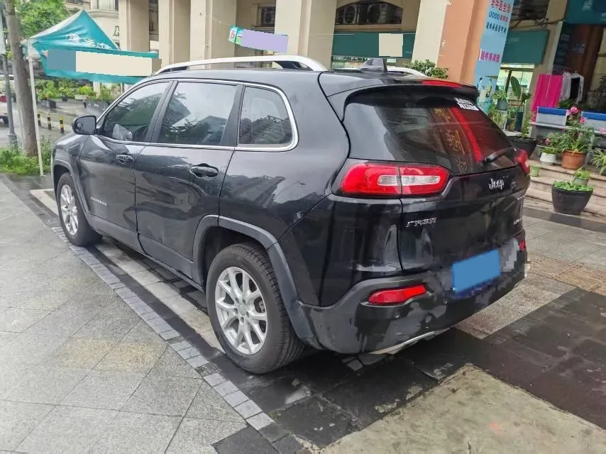 2017 Jeep Cherokee 2.4L 175HP L4 9AT,autocango,china used car exporter,china ev exporter,chinese used car exporter,chinese used ev exporter