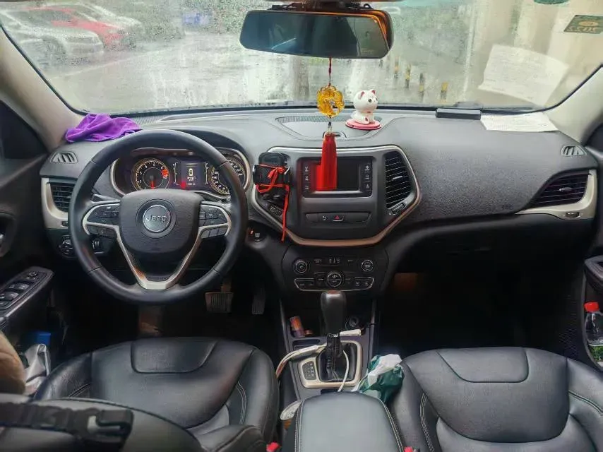 2017 Jeep Cherokee 2.4L 175HP L4 9AT,autocango,china used car exporter,china ev exporter,chinese used car exporter,chinese used ev exporter