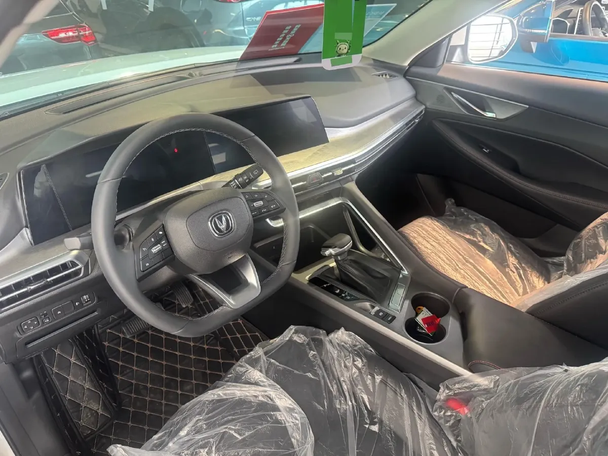 2022 ChangAn CS35 Plus 1.4T 160HP L4 7DCT,autocango,china used car exporter,china ev exporter,chinese used car exporter,chinese used ev exporter