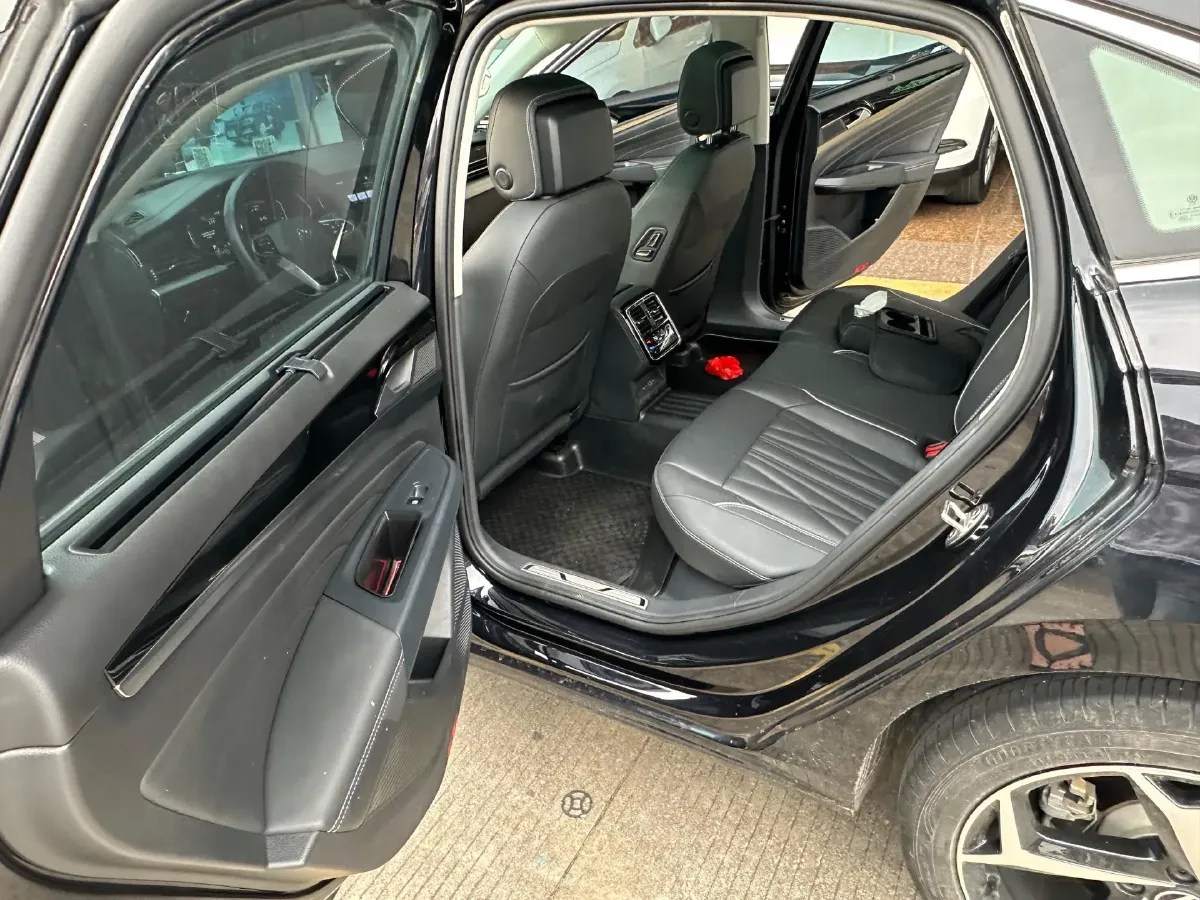 2023 Volkswagen Passat 2.0T 186HP L4 7DCT,autocango,china used car exporter,china ev exporter,chinese used car exporter,chinese used ev exporter