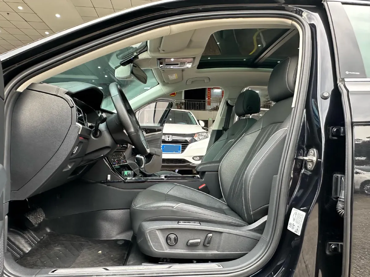 2023 Volkswagen Passat 2.0T 186HP L4 7DCT,autocango,china used car exporter,china ev exporter,chinese used car exporter,chinese used ev exporter