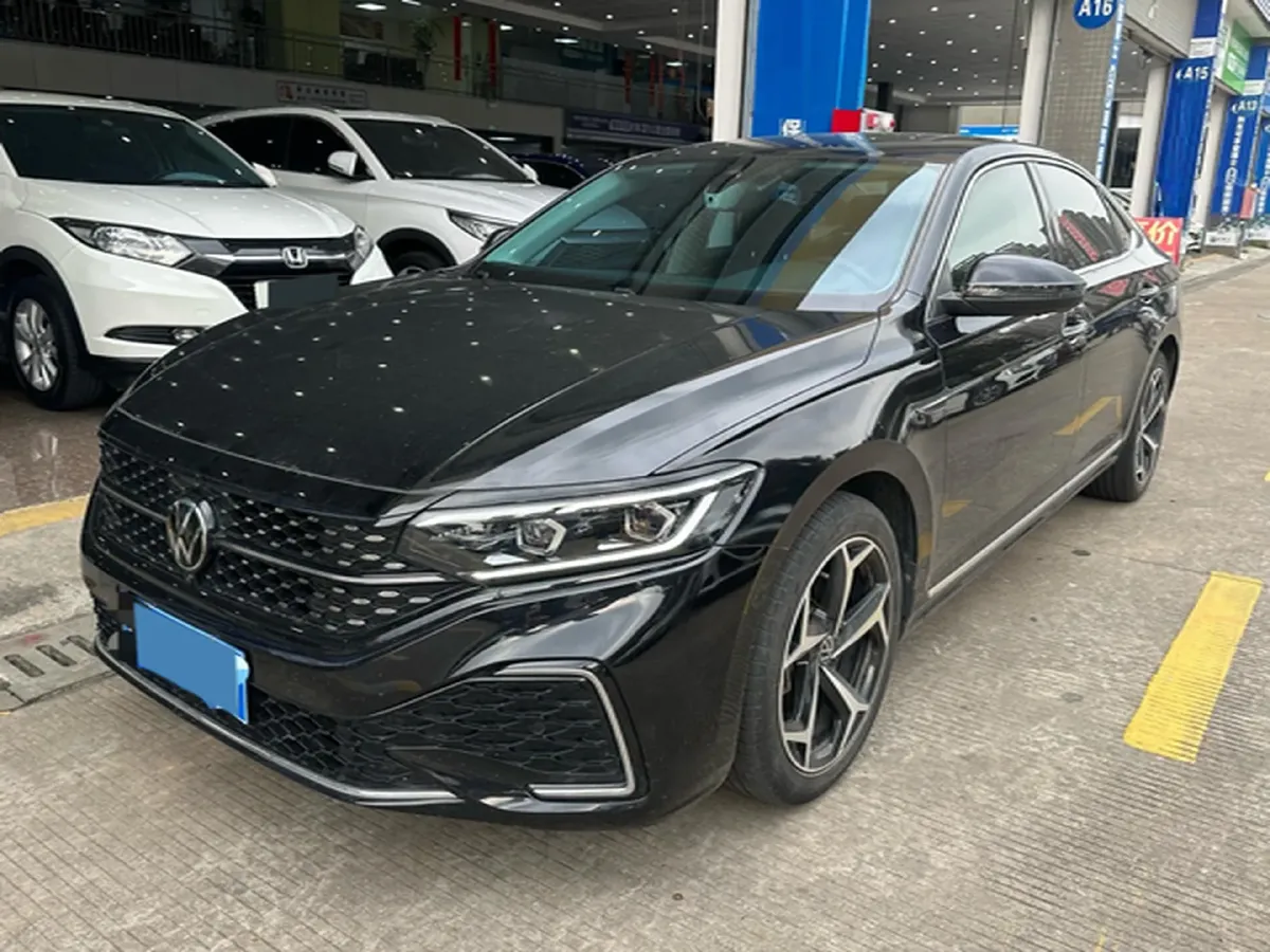 2023 Volkswagen Passat 2.0T 186HP L4 7DCT,autocango,china used car exporter,china ev exporter,chinese used car exporter,chinese used ev exporter