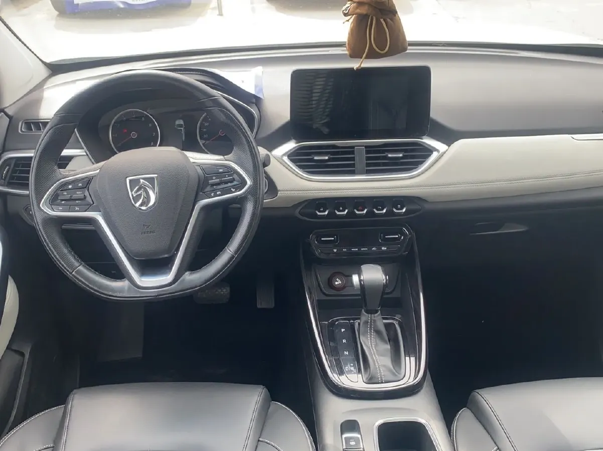 2018 BaoJun 530 1.5T 150HP L4 6DCT,autocango,china used car exporter,china ev exporter,chinese used car exporter,chinese used ev exporter