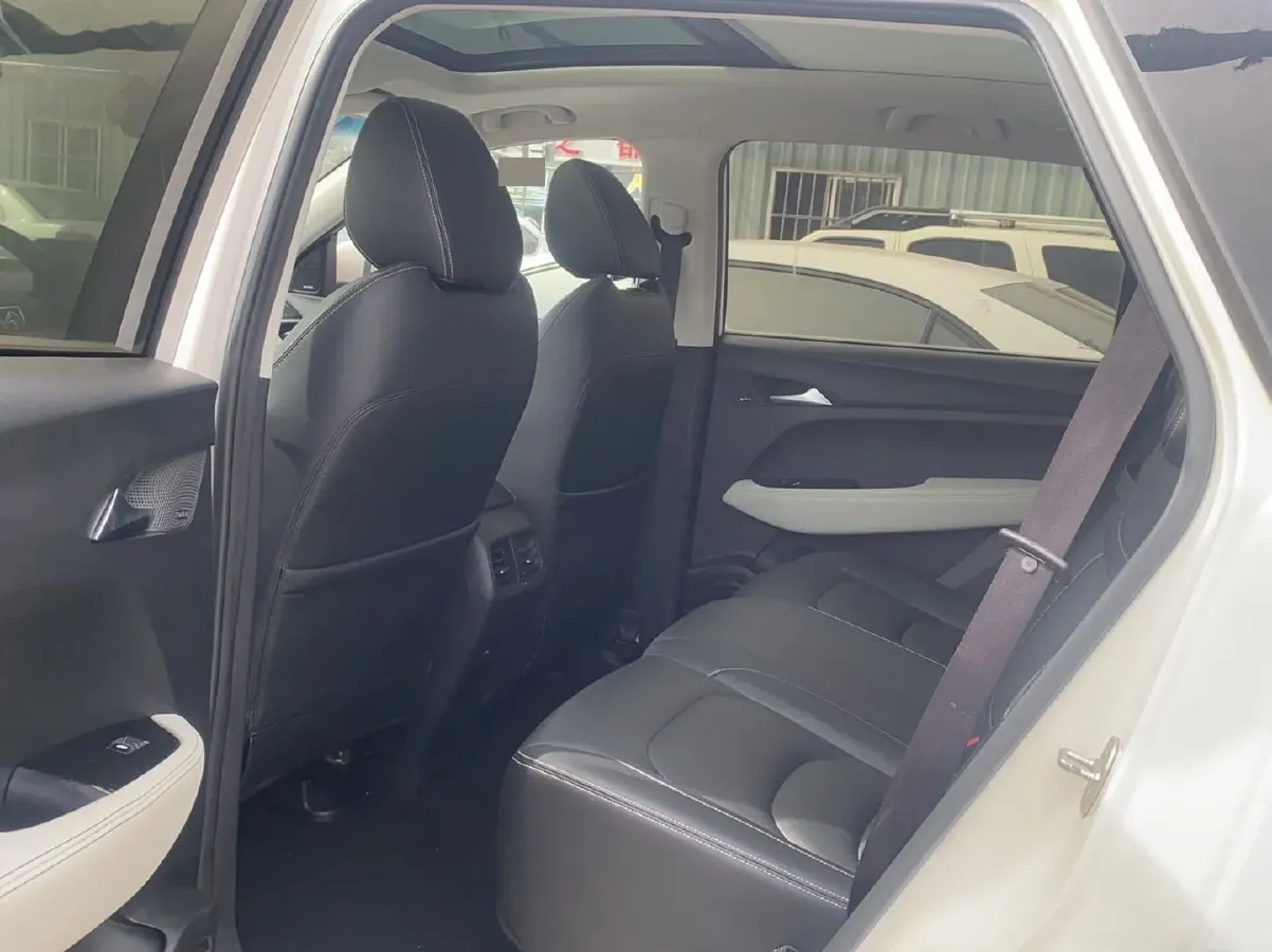 2018 BaoJun 530 1.5T 150HP L4 6DCT,autocango,china used car exporter,china ev exporter,chinese used car exporter,chinese used ev exporter