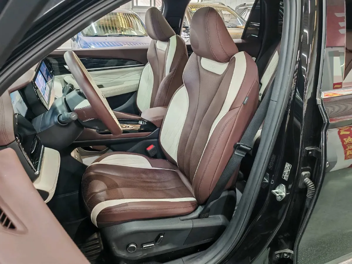 2021 Geely Monjaro 2.0T 218HP L4 7DCT,autocango,china used car exporter,china ev exporter,chinese used car exporter,chinese used ev exporter