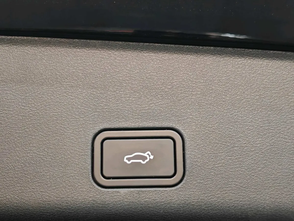 2021 Geely Monjaro 2.0T 218HP L4 7DCT,autocango,china used car exporter,china ev exporter,chinese used car exporter,chinese used ev exporter