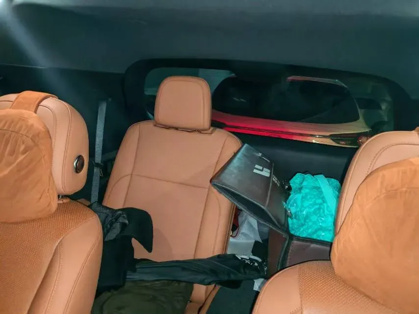 2024 Volvo S60 2.0T 197HP L4 7DCT,autocango,china used car exporter,china ev exporter,chinese used car exporter,chinese used ev exporter