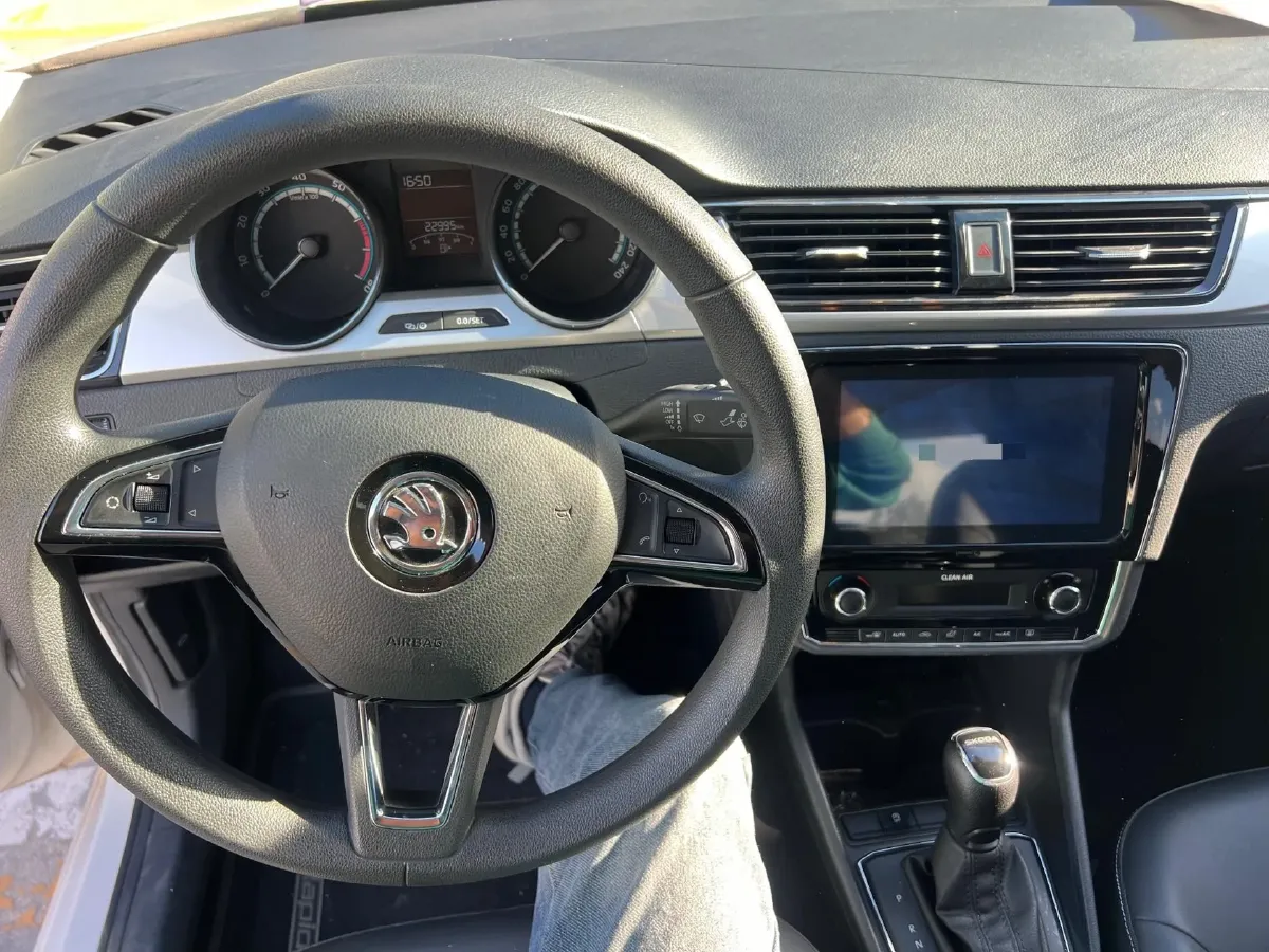 2019 Skoda Rapid Spaceback 1.5L 110HP L4 6AT,autocango,china used car exporter,china ev exporter,chinese used car exporter,chinese used ev exporter