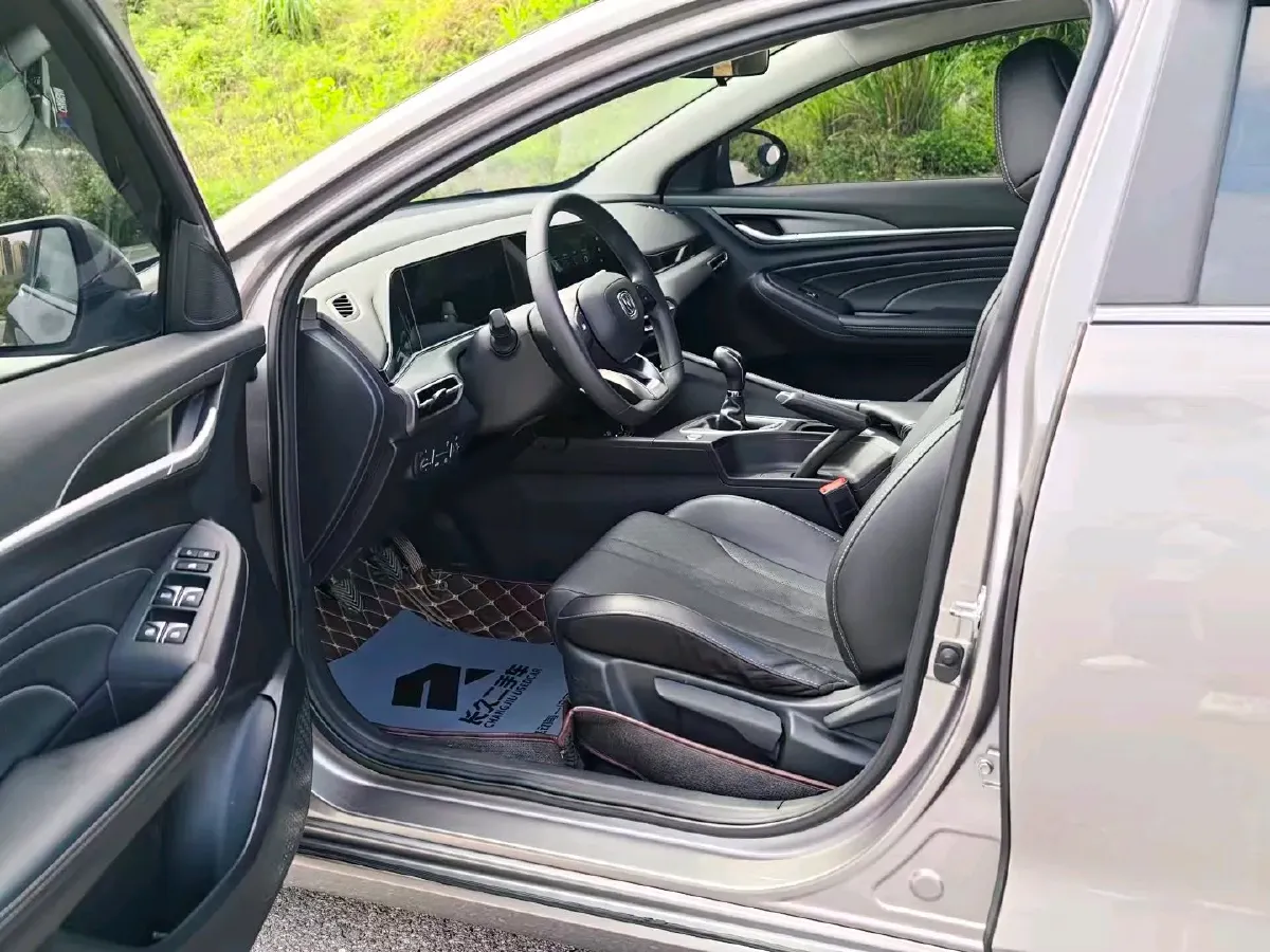 2021 ChangAn Eado 1.6L 128HP L4 5MT,autocango,china used car exporter,china ev exporter,chinese used car exporter,chinese used ev exporter