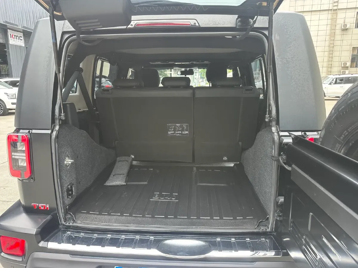 2024 Beijing BJ40 2.0T 163HP L4 8AT,autocango,china used car exporter,china ev exporter,chinese used car exporter,chinese used ev exporter