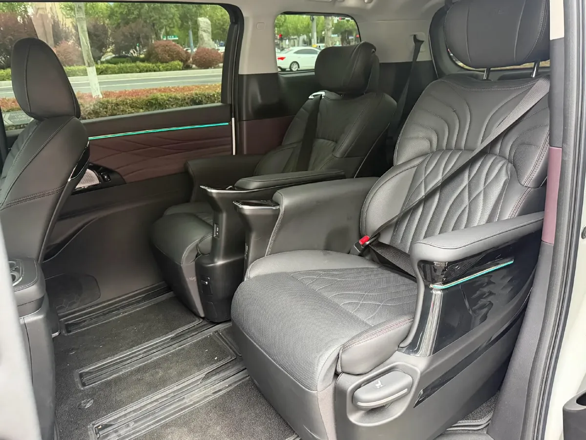 2024 GAC Trumpchi M8 2.0T 252HP L4 8AT,autocango,china used car exporter,china ev exporter,chinese used car exporter,chinese used ev exporter