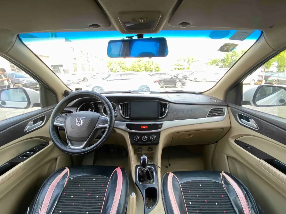 2016 BaoJun 730 1.5L 112HP L4 5MT,autocango,china used car exporter,china ev exporter,chinese used car exporter,chinese used ev exporter