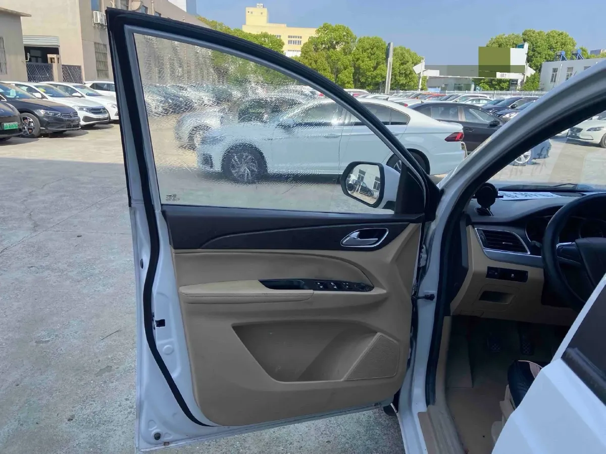 2016 BaoJun 730 1.5L 112HP L4 5MT,autocango,china used car exporter,china ev exporter,chinese used car exporter,chinese used ev exporter