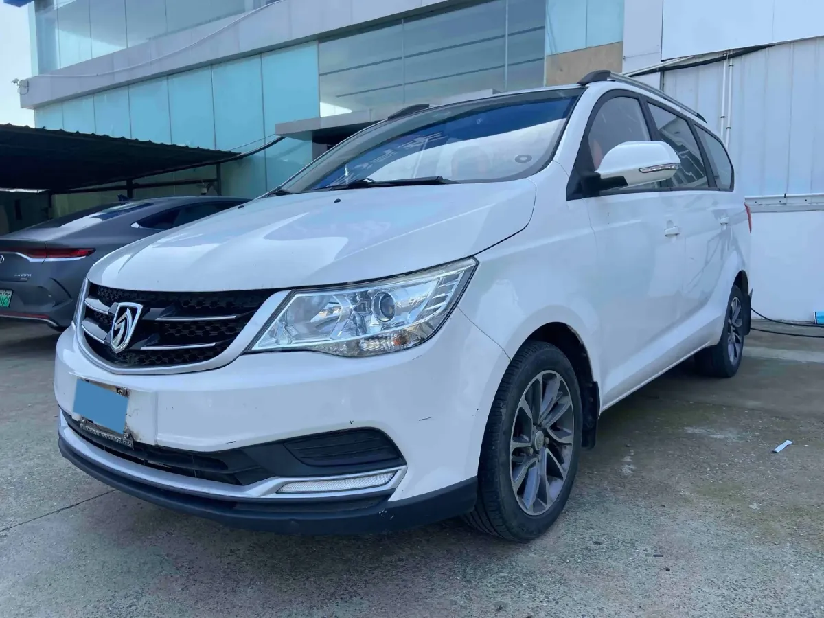 2016 BaoJun 730 1.5L 112HP L4 5MT,autocango,china used car exporter,china ev exporter,chinese used car exporter,chinese used ev exporter