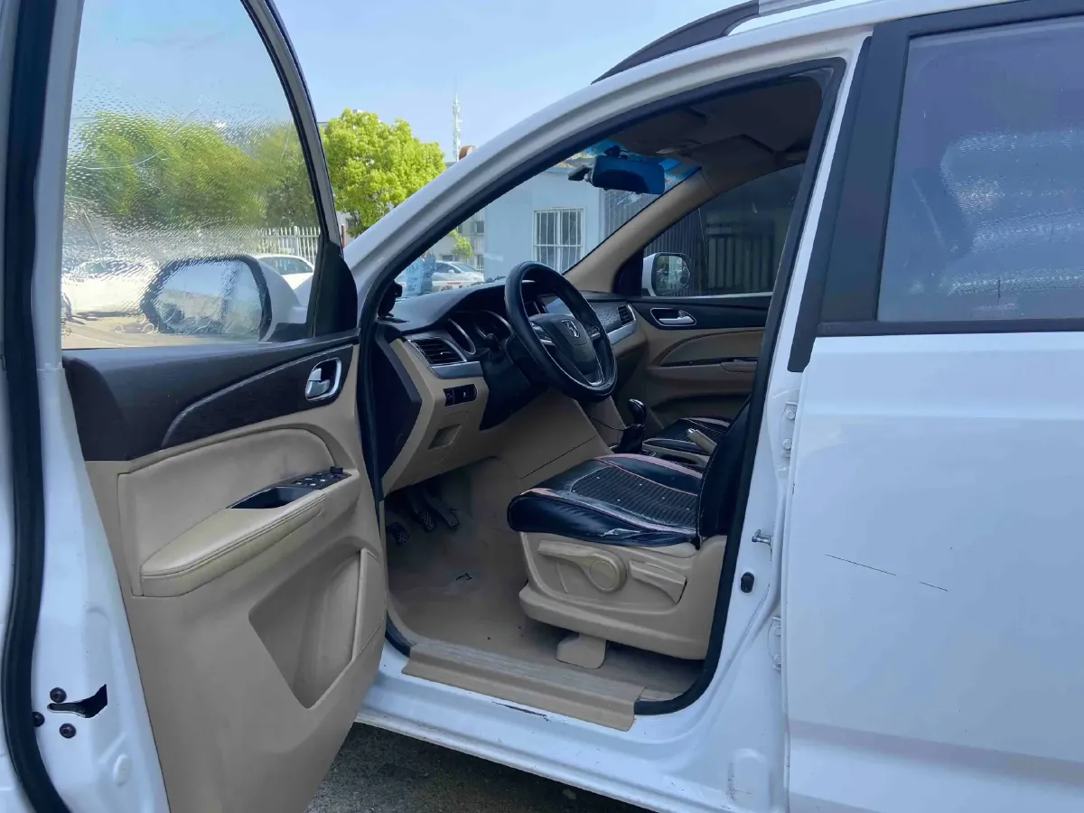 2016 BaoJun 730 1.5L 112HP L4 5MT,autocango,china used car exporter,china ev exporter,chinese used car exporter,chinese used ev exporter